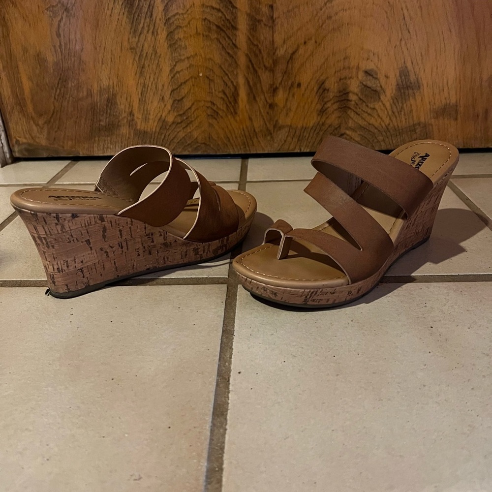 Arizona jean Co “cypress” wedge. Cork wedge heel